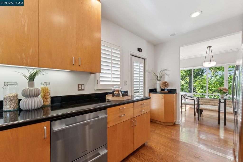 Image 17 of property listing at 5821 Colton Blvd, Oakland, CA 94611