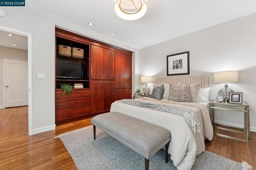 Image 20 of property listing at 5821 Colton Blvd, Oakland, CA 94611