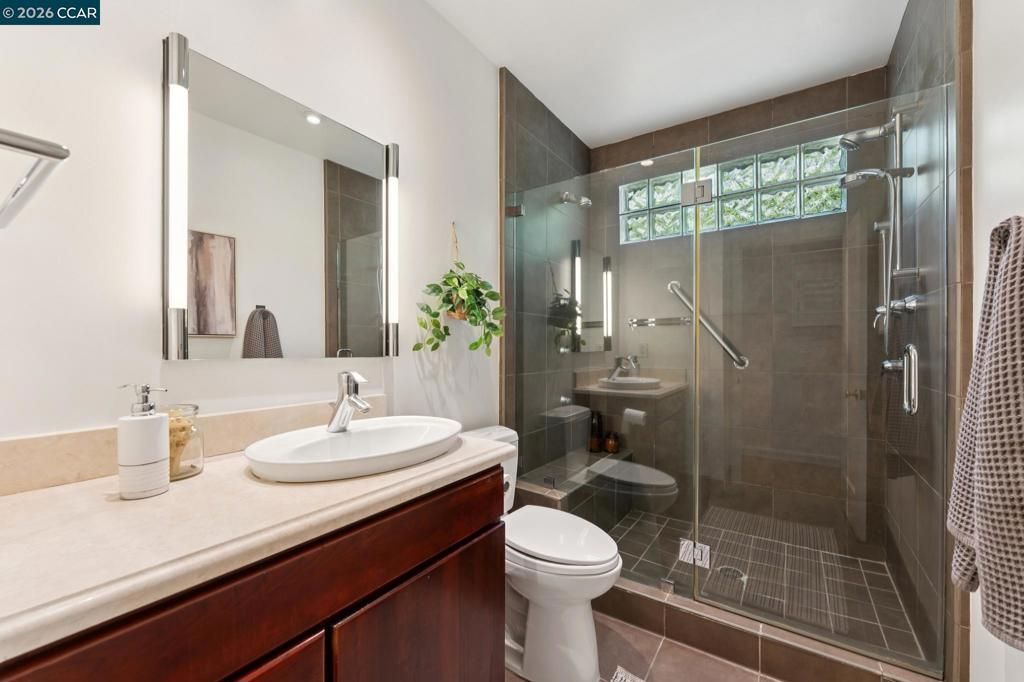 Image 22 of property listing at 5821 Colton Blvd, Oakland, CA 94611