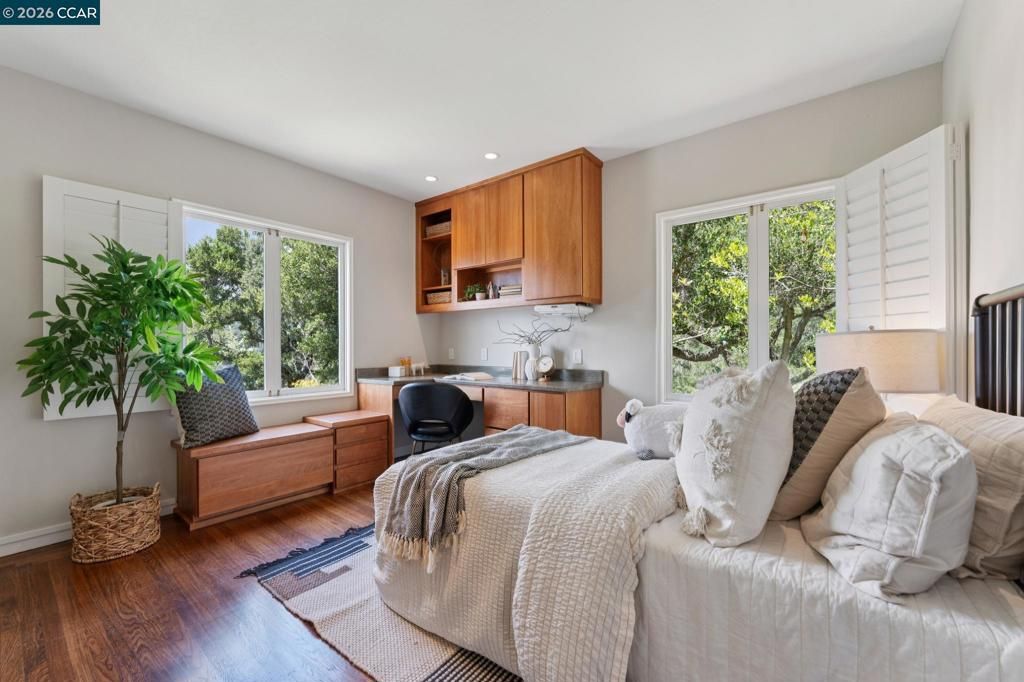 Image 23 of property listing at 5821 Colton Blvd, Oakland, CA 94611