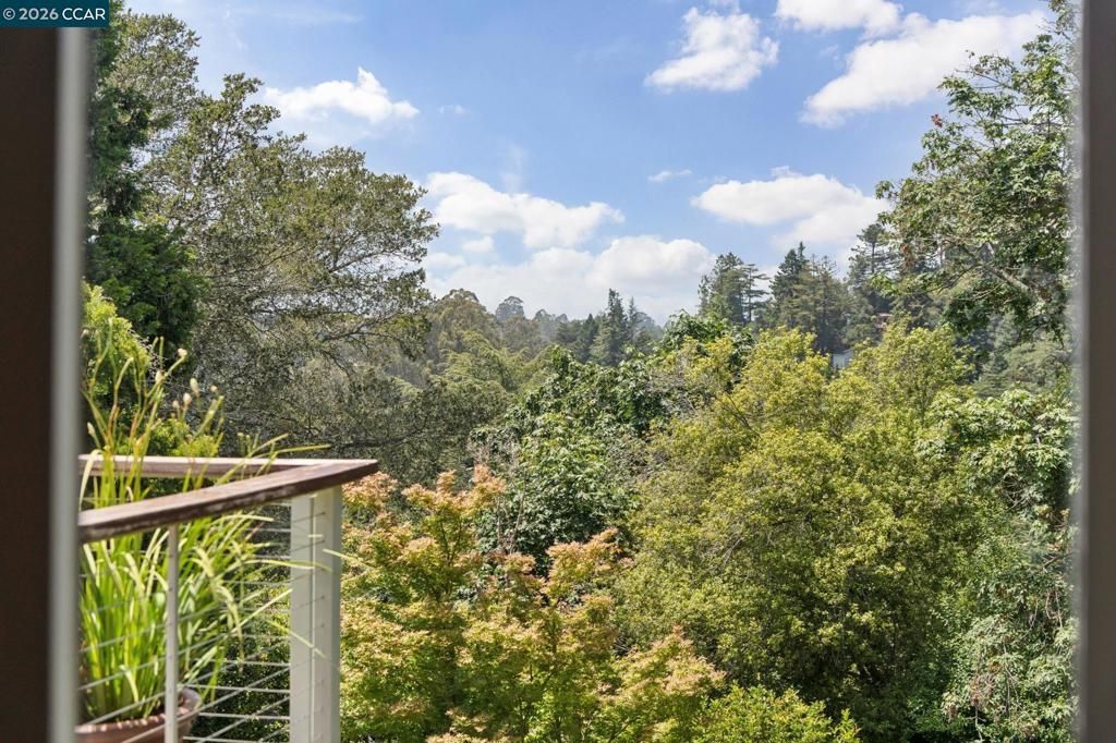 Image 25 of property listing at 5821 Colton Blvd, Oakland, CA 94611