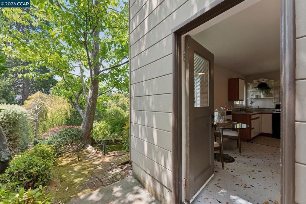 Image 35 of property listing at 5821 Colton Blvd, Oakland, CA 94611