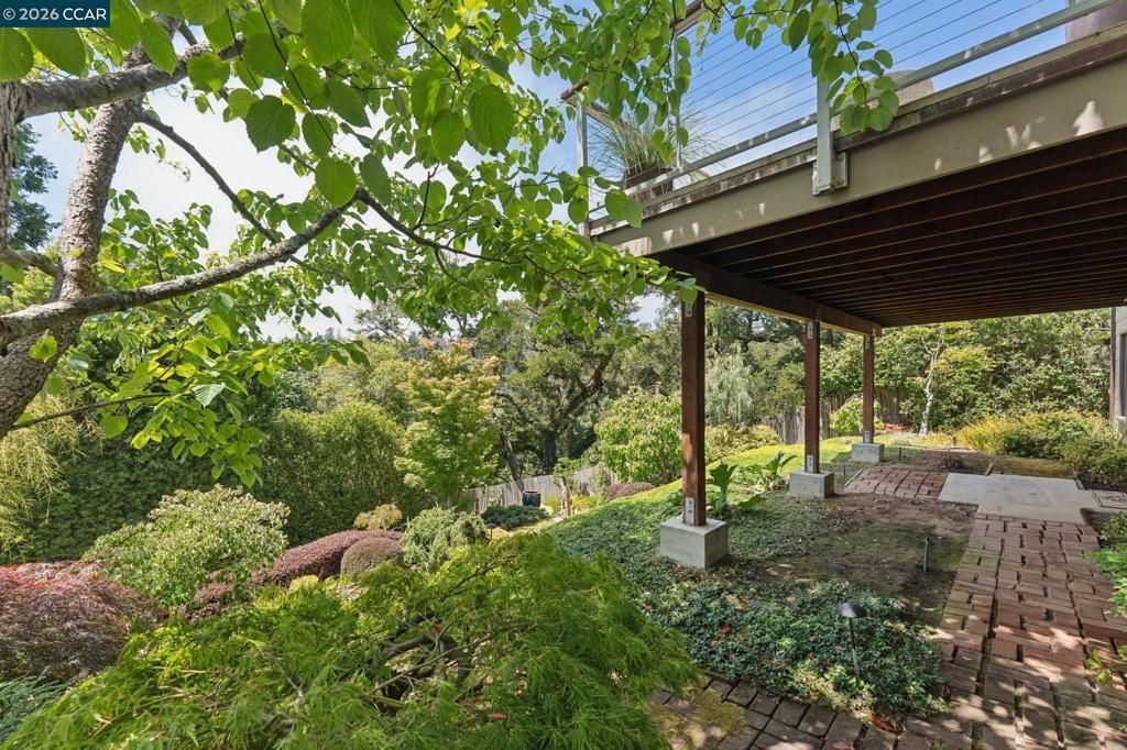 Image 37 of property listing at 5821 Colton Blvd, Oakland, CA 94611