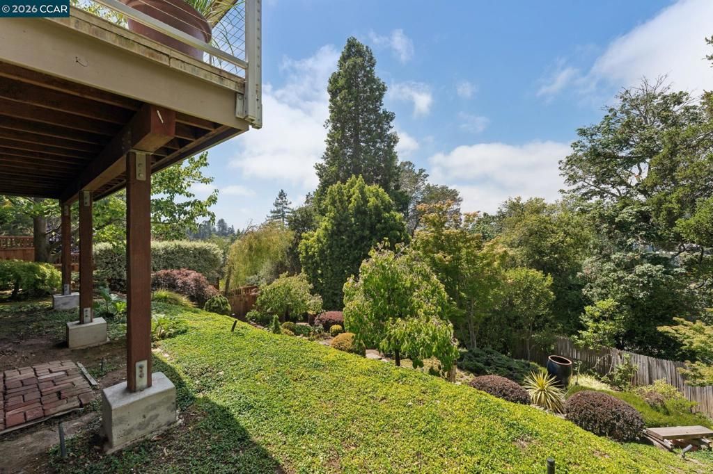 Image 38 of property listing at 5821 Colton Blvd, Oakland, CA 94611