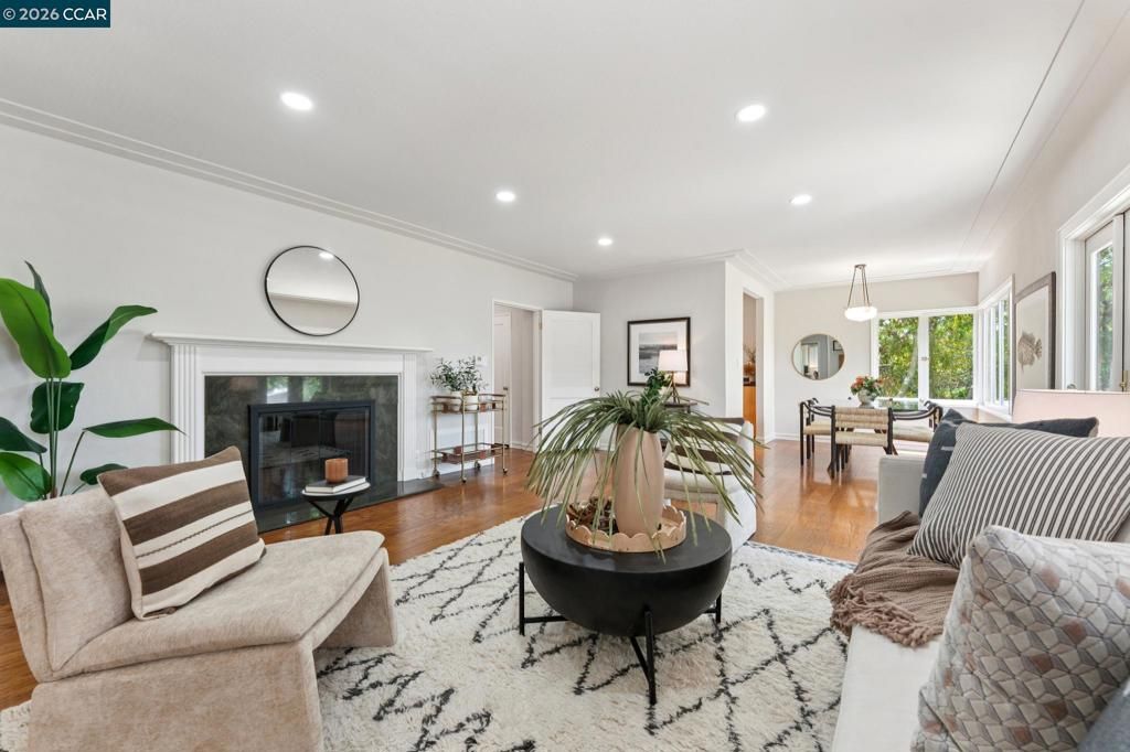 Image 5 of property listing at 5821 Colton Blvd, Oakland, CA 94611