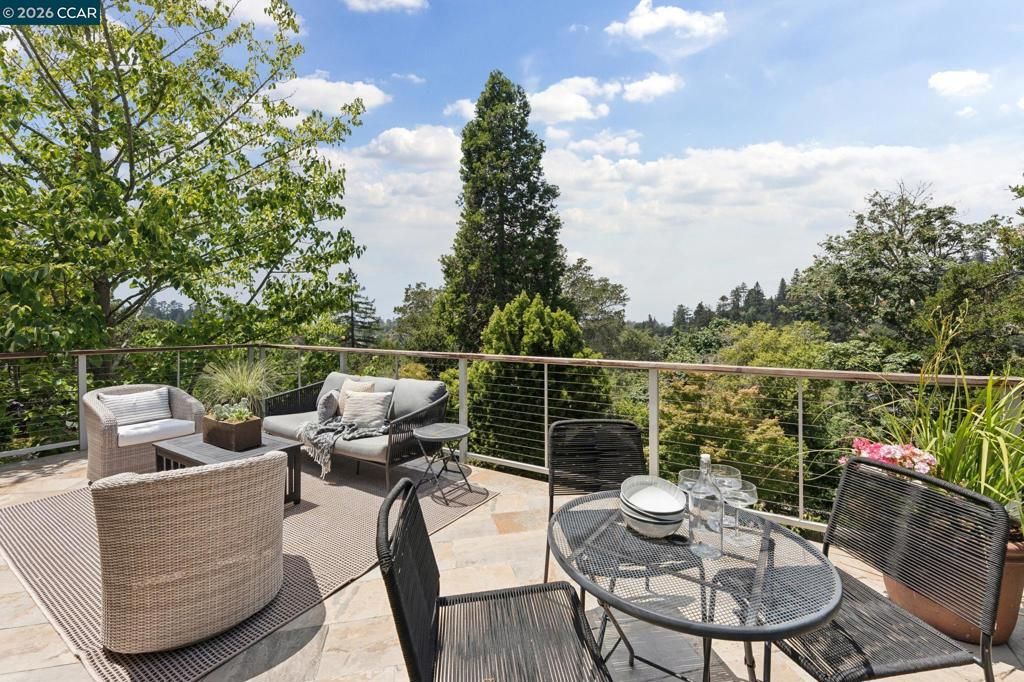 Image 8 of property listing at 5821 Colton Blvd, Oakland, CA 94611