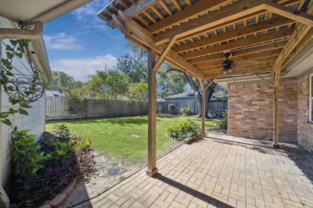 13711 Greenway Drive, Sugar Land, TX 77498