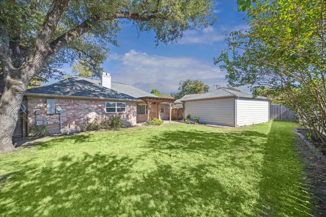 13711 Greenway Drive, Sugar Land, TX 77498