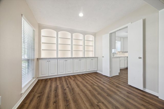 13711 Greenway Drive, Sugar Land, TX 77498