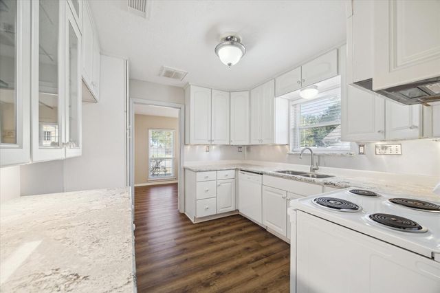 13711 Greenway Drive, Sugar Land, TX 77498