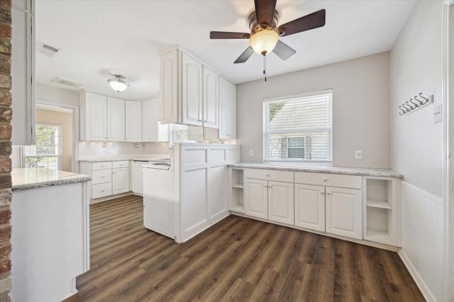 13711 Greenway Drive, Sugar Land, TX 77498