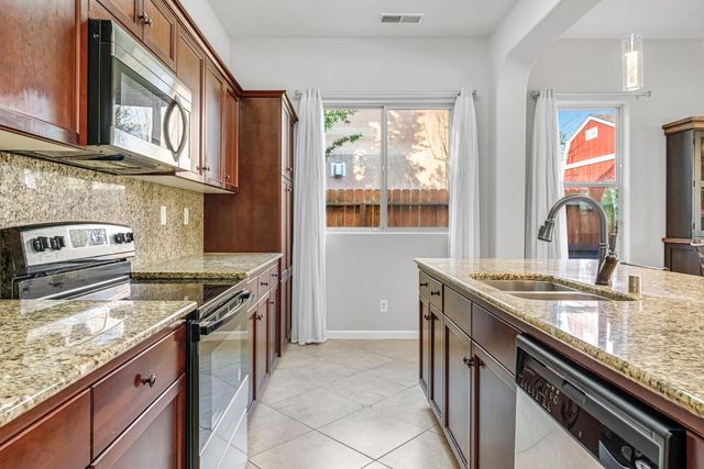 3316 N Leanna Avenue, Fresno, CA 93737