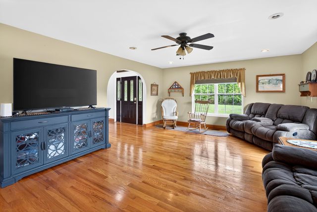 268 Holden Dr, Inman, SC 29349