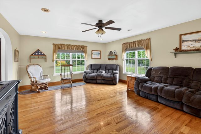 268 Holden Dr, Inman, SC 29349