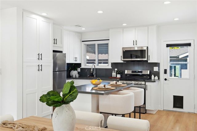 2140 N Rose Street, Burbank, CA 91505