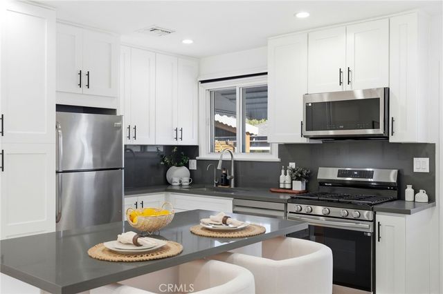 2140 N Rose Street, Burbank, CA 91505