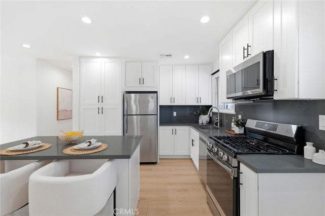 2140 N Rose Street, Burbank, CA 91505