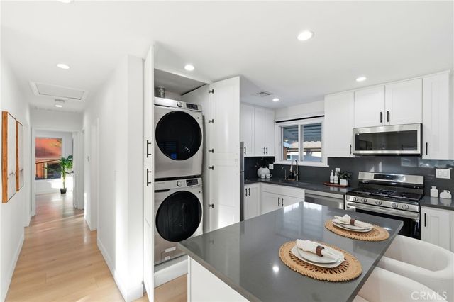 2140 N Rose Street, Burbank, CA 91505