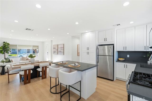 2140 N Rose Street, Burbank, CA 91505