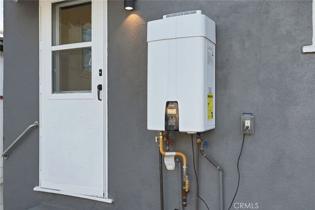 2140 N Rose Street, Burbank, CA 91505