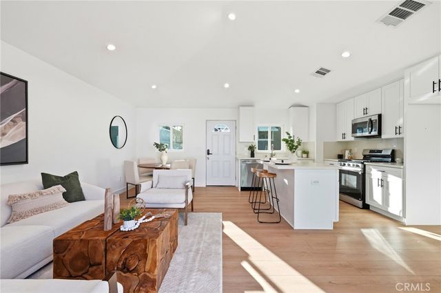 2140 N Rose Street, Burbank, CA 91505