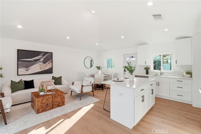 2140 N Rose Street, Burbank, CA 91505