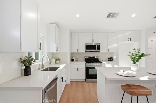 2140 N Rose Street, Burbank, CA 91505