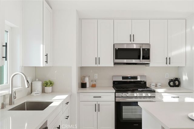 2140 N Rose Street, Burbank, CA 91505