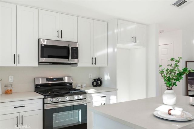 2140 N Rose Street, Burbank, CA 91505