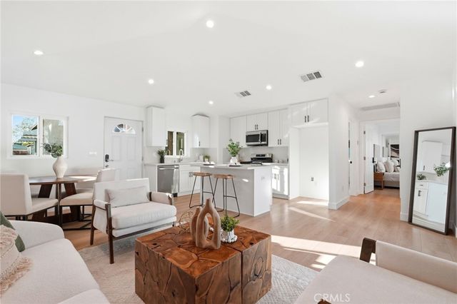 2140 N Rose Street, Burbank, CA 91505