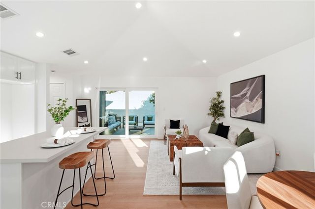 2140 N Rose Street, Burbank, CA 91505