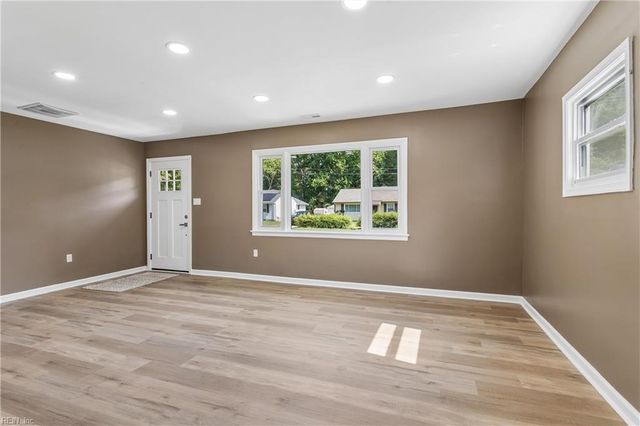 202 Woodhaven RD, Newport News, VA 23608