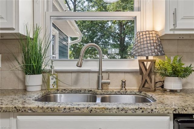 202 Woodhaven RD, Newport News, VA 23608