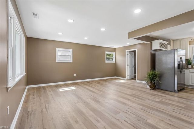 202 Woodhaven RD, Newport News, VA 23608