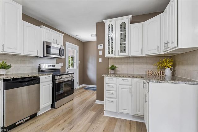 202 Woodhaven RD, Newport News, VA 23608