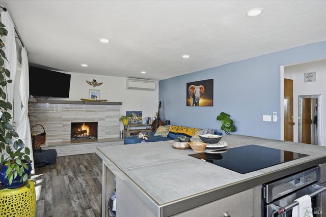 13319 Lakeshore Dr, Clearlake, CA 95422