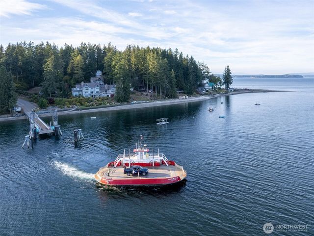 711 E Herron Boulevard NW, Lakebay, WA 98349