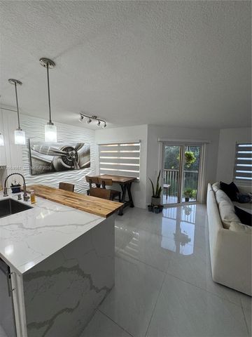 500 SW 130th Ter 302A, Pembroke Pines, FL 33027