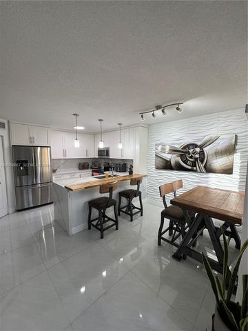 500 SW 130th Ter 302A, Pembroke Pines, FL 33027