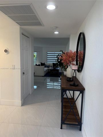 500 SW 130th Ter 302A, Pembroke Pines, FL 33027