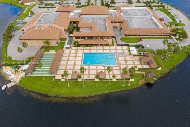 500 SW 130th Ter 302A, Pembroke Pines, FL 33027