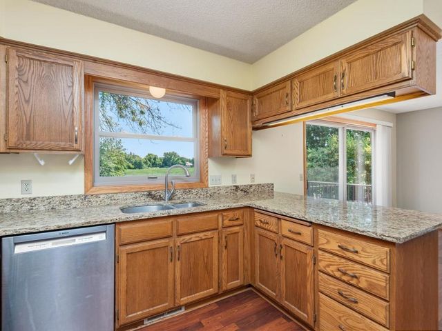 10615 52nd Avenue N, Plymouth, MN 55442