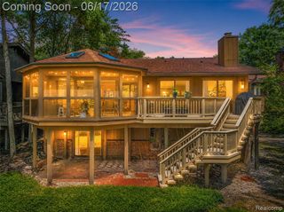 3709 Wabeek Lake Drive, Bloomfield Hills, MI 48302
