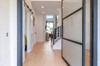 28 Lost Meadow TRL, The Hills, TX 78738