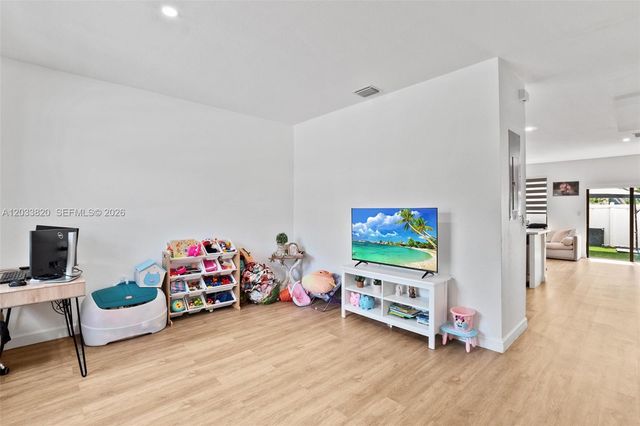 9362 W 33rd Lane, Hialeah, FL 33018