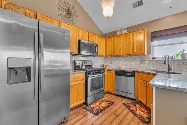 29104 Philadelphia Drive, New Baltimore, MI 48051