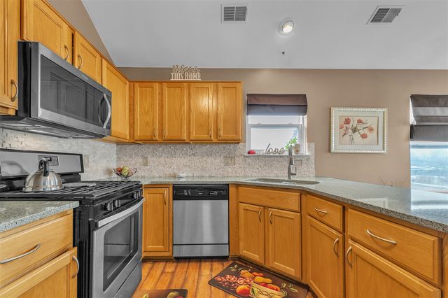 29104 Philadelphia Drive, New Baltimore, MI 48051