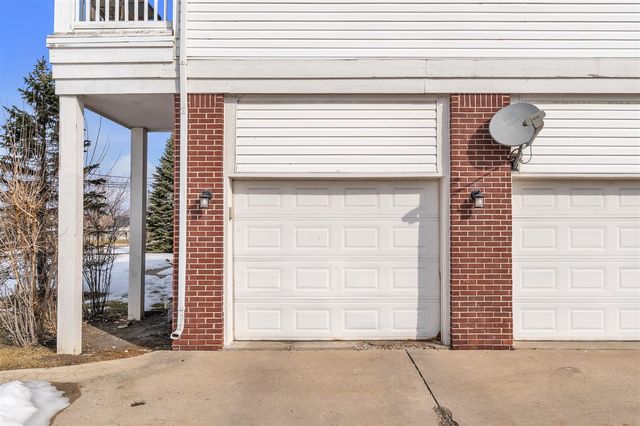 29104 Philadelphia Drive, New Baltimore, MI 48051