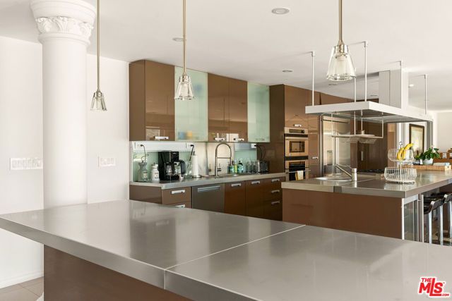 8020 Zeus Drive, Los Angeles, CA 90046