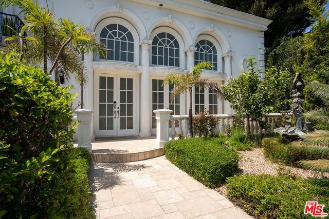 8020 Zeus Drive, Los Angeles, CA 90046